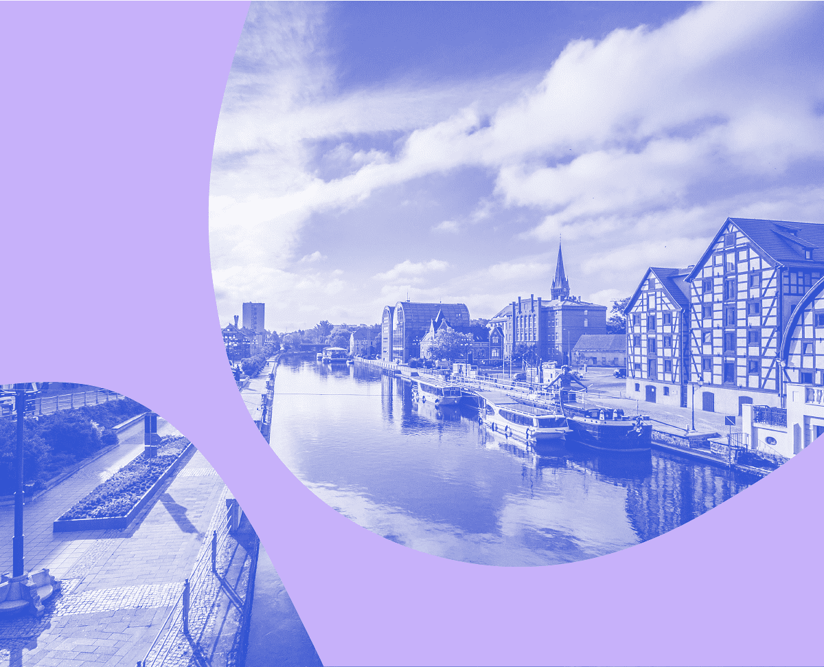 Zdjęcie pięknej Bydgoszczy w monochromatycznym niebieskim kolorze z fioletowym elementem graficznych na przodzie zdjęcia.