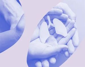 Grafika, na jasnym tle otwarte dłonie trzymające imitację małych płuc z fioletowymi elementami graficznymi. Medicante