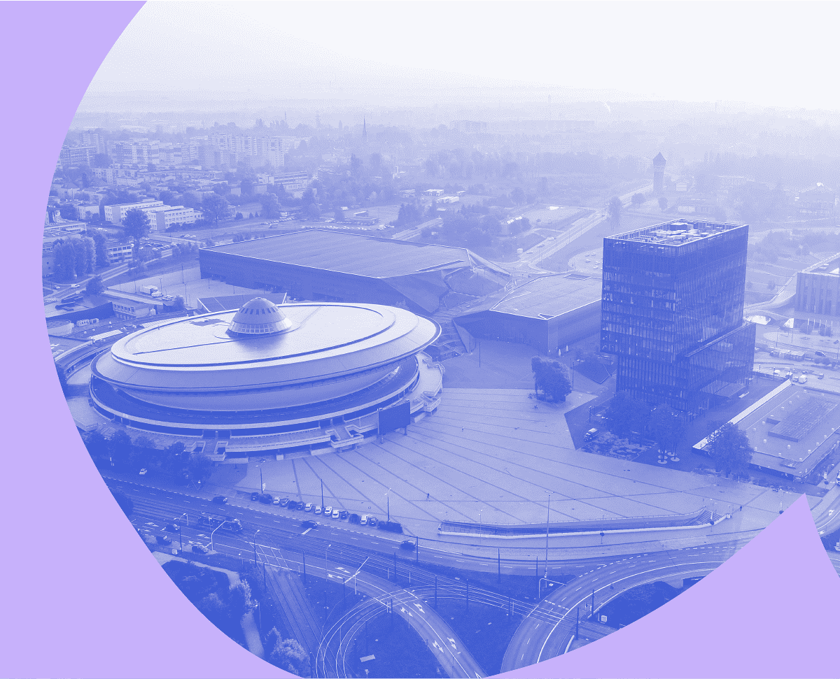 PanoramaaZdjęcie pięknej panoramy Katowic w monochromatycznym niebieskim kolorze z fioletowym elementem graficznych na przodzie zdjęcia. Katowic