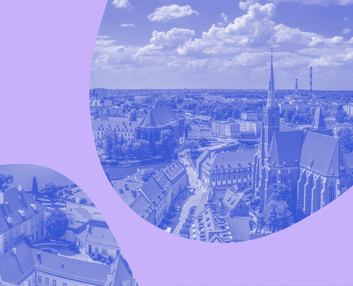 Zdjęcie pięknej panoramy Wrocławia w monochromatycznym niebieskim kolorze z fioletowym elementem graficznych na przodzie zdjęcia.