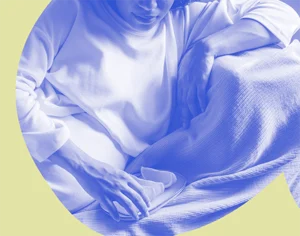 Grafika, na jasnym tle kobieta w ciąży leżąca na kocu łapiąca część pomarańczy z żółtymi elementami graficznymi. Medicante